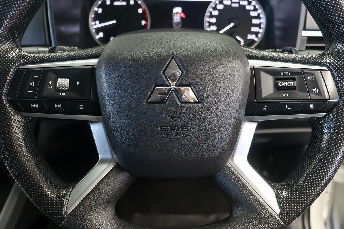 2024 Mitsubishi Outlander ES ZM