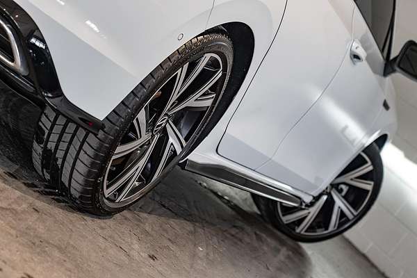 2023 Volkswagen Golf 110TSI R-Line 8