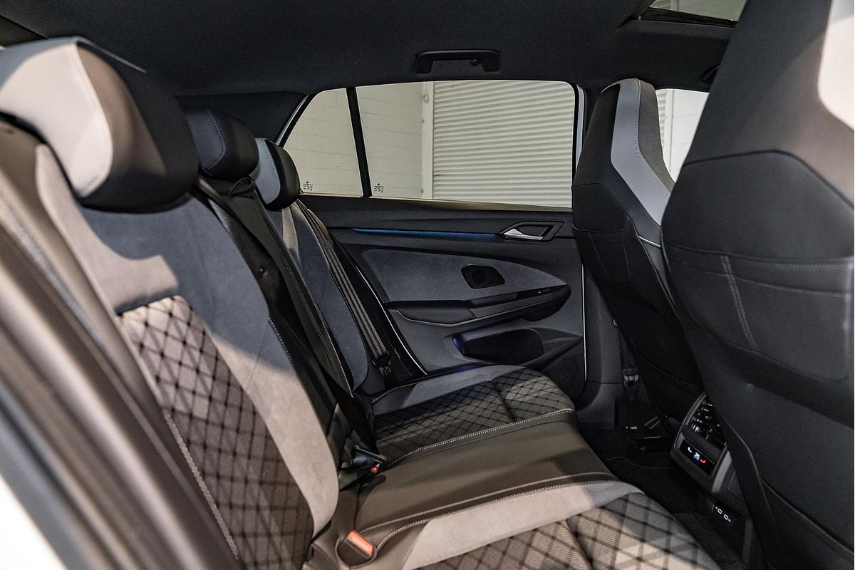 2023 Volkswagen Golf 110TSI R-Line 8