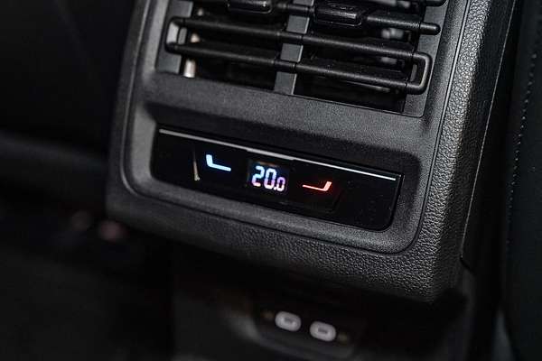 2023 Volkswagen Golf 110TSI R-Line 8