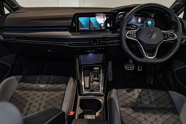 2023 Volkswagen Golf 110TSI R-Line 8