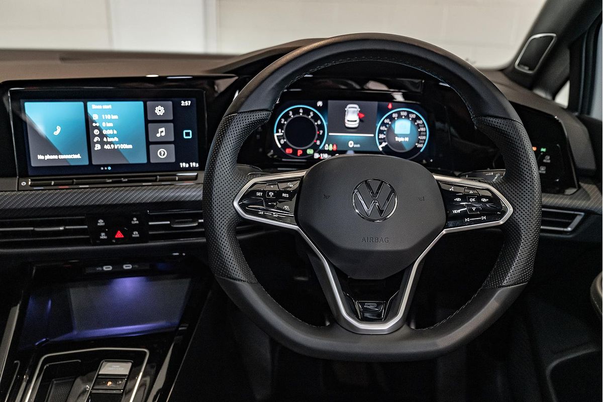 2023 Volkswagen Golf 110TSI R-Line 8