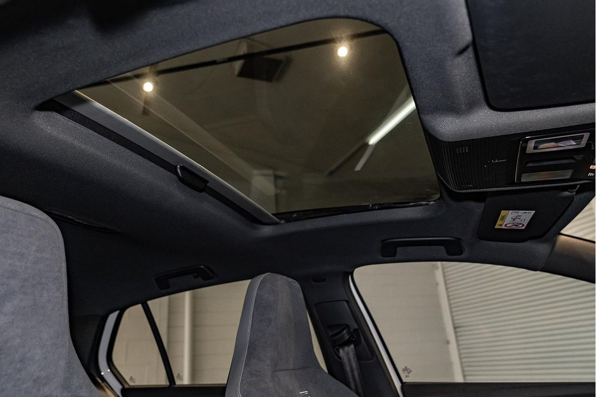 2023 Volkswagen Golf 110TSI R-Line 8