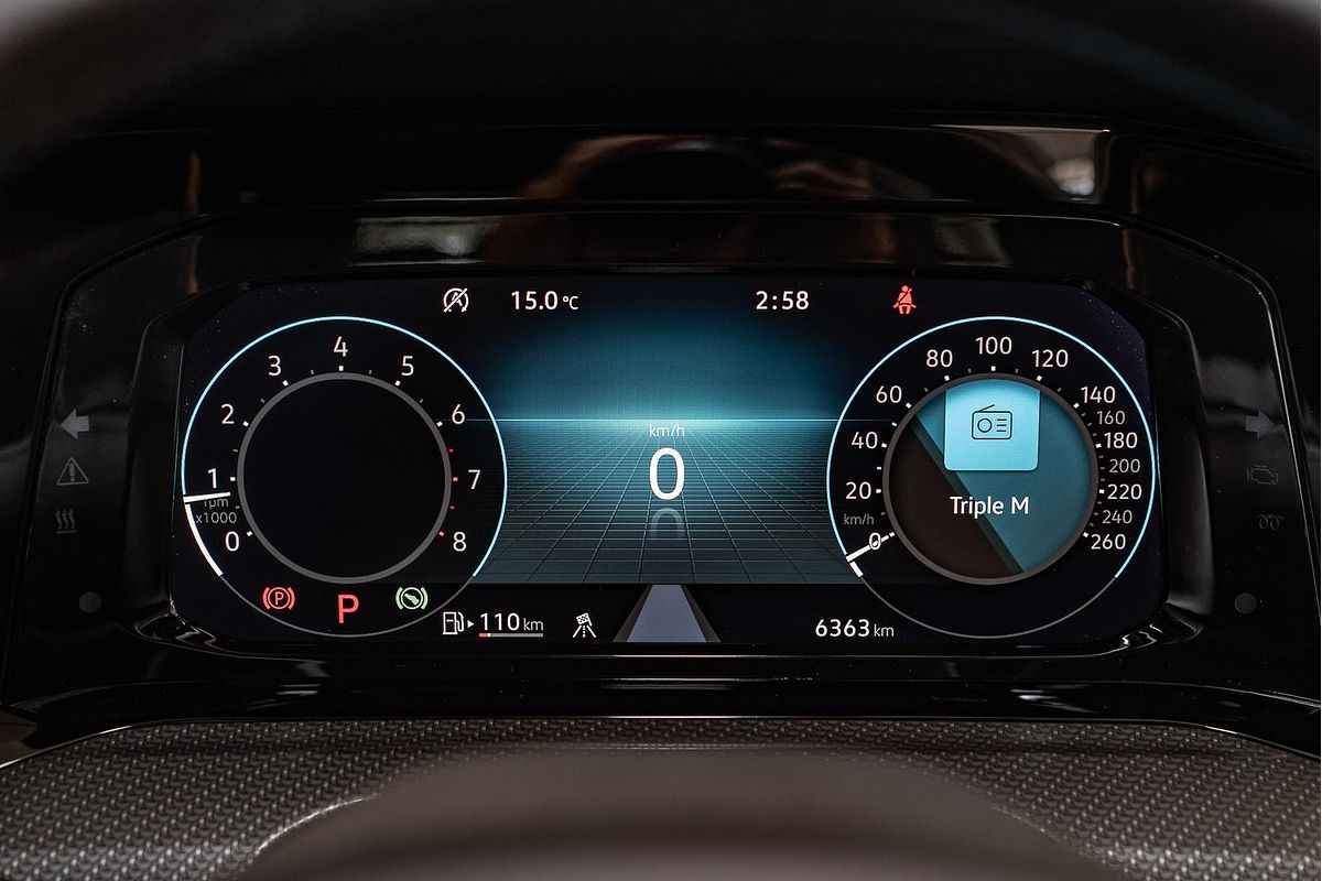 2023 Volkswagen Golf 110TSI R-Line 8