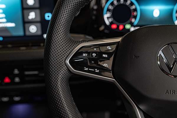 2023 Volkswagen Golf 110TSI R-Line 8