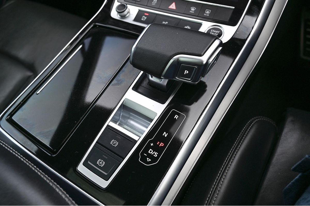 2023 Audi Q7 50 TDI S line 4M