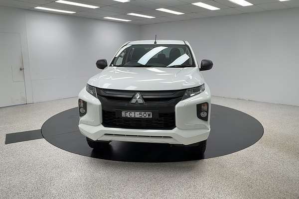 2019 Mitsubishi Triton GLX MR 4X4