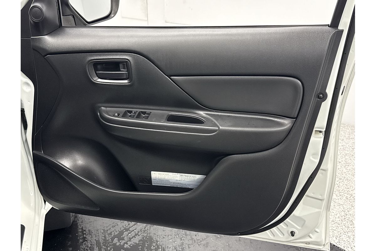 2019 Mitsubishi Triton GLX MR 4X4