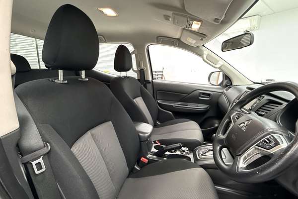 2019 Mitsubishi Triton GLX MR 4X4