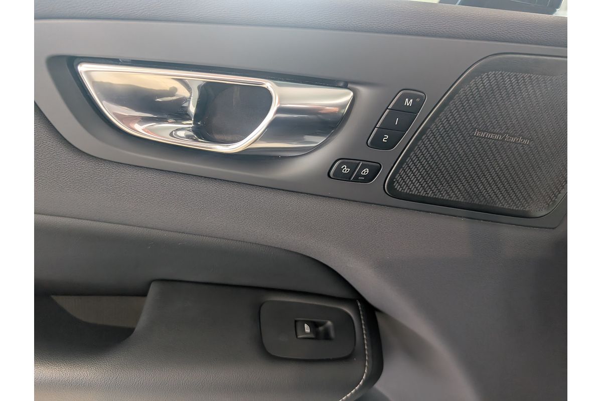 2021 Volvo XC60 B5 Inscription