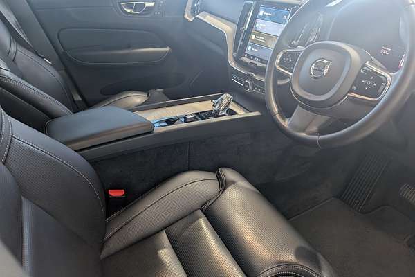 2021 Volvo XC60 B5 Inscription