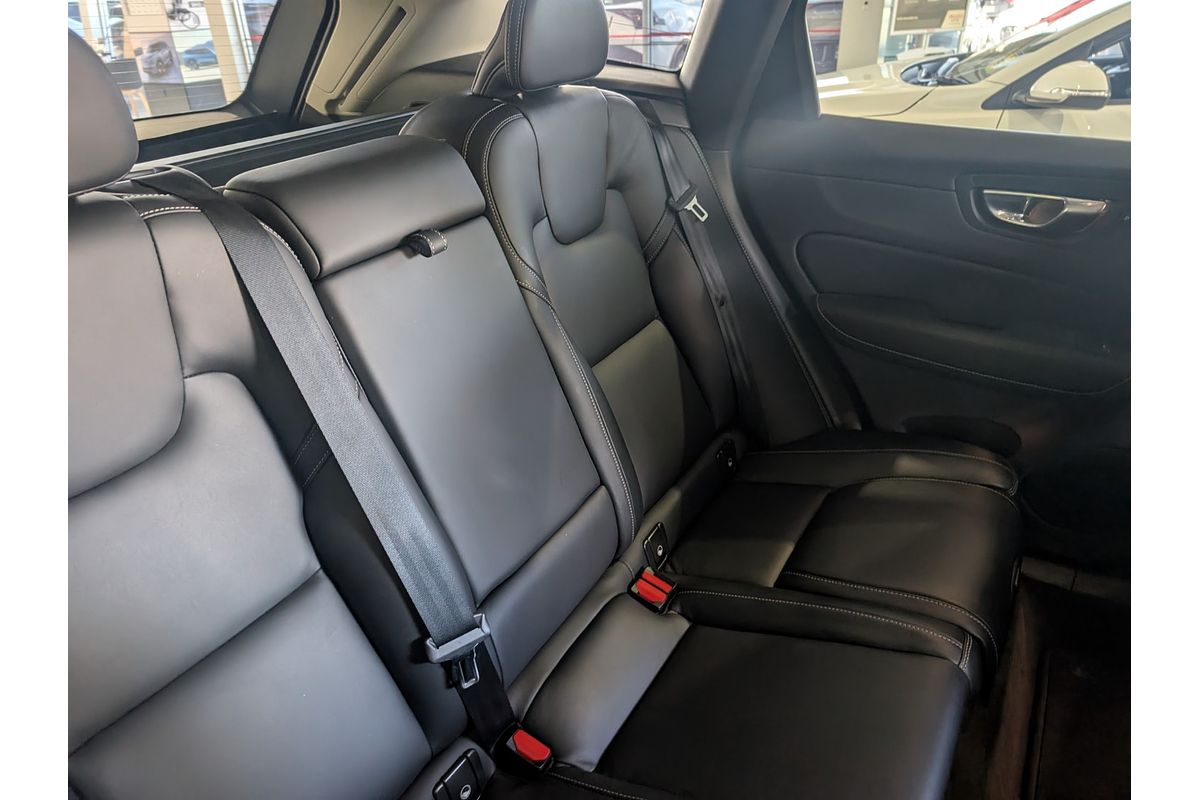 2021 Volvo XC60 B5 Inscription