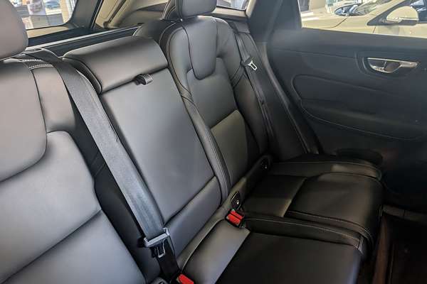 2021 Volvo XC60 B5 Inscription