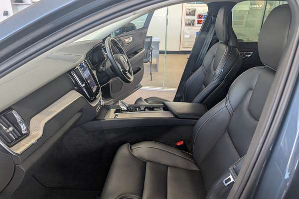 2021 Volvo XC60 B5 Inscription