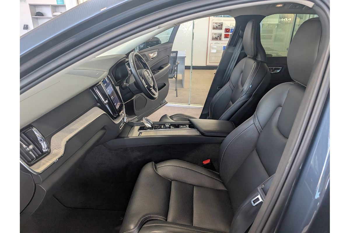 2021 Volvo XC60 B5 Inscription