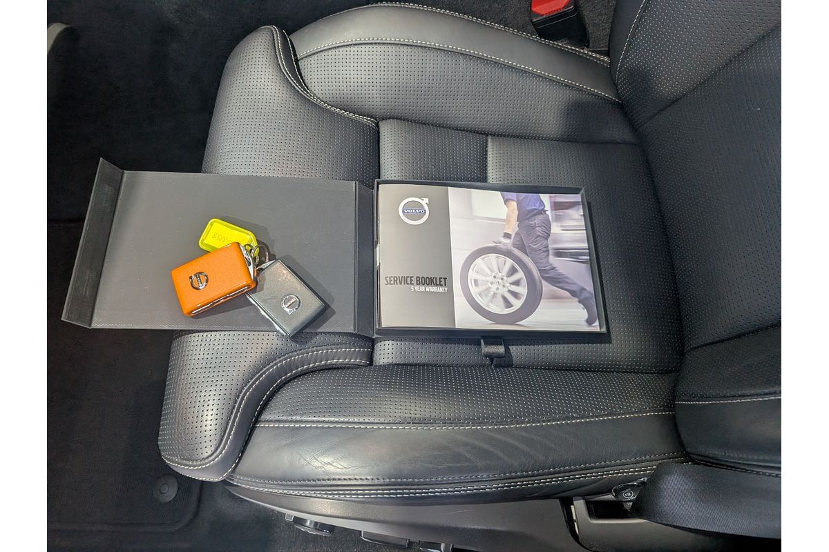2021 Volvo XC60 B5 Inscription