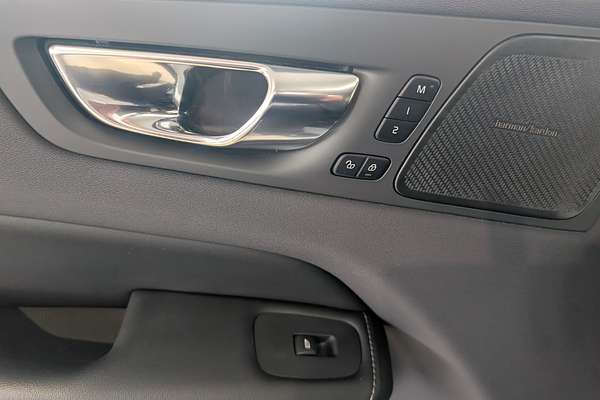 2021 Volvo XC60 B5 Inscription