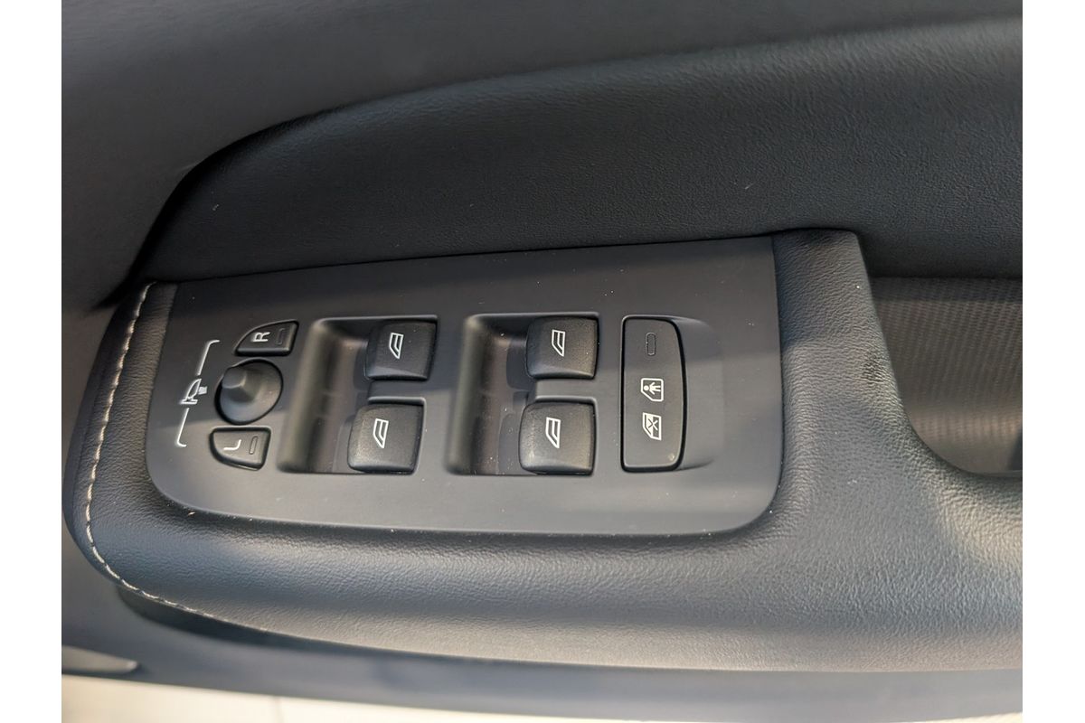 2021 Volvo XC60 B5 Inscription
