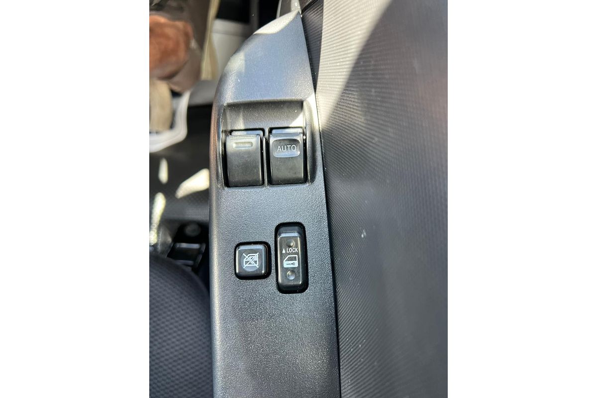 2015 Toyota Hiace KDH221R ELWB