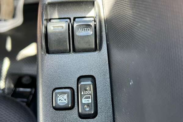 2015 Toyota Hiace KDH221R ELWB