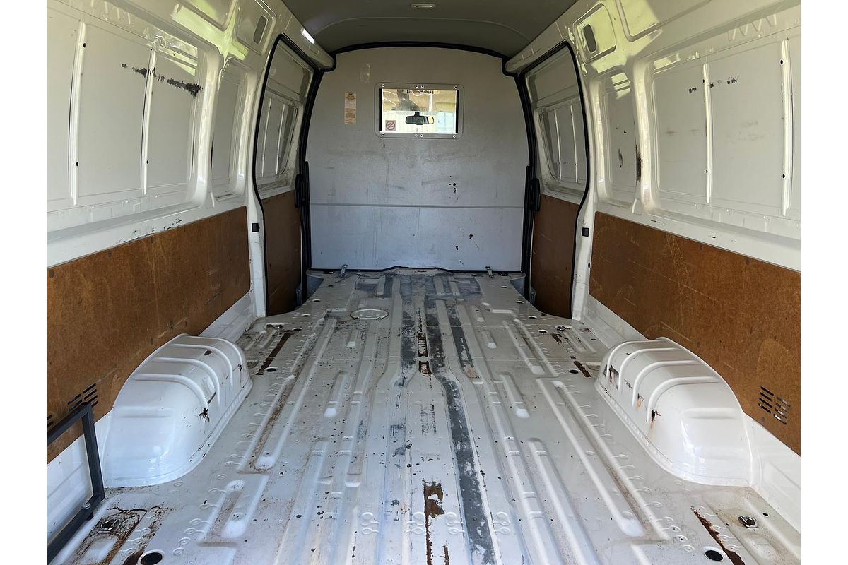 2015 Toyota Hiace KDH221R ELWB