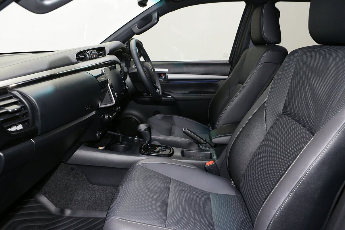 2025 Toyota Hilux Rogue 48V GUN126R 4X4