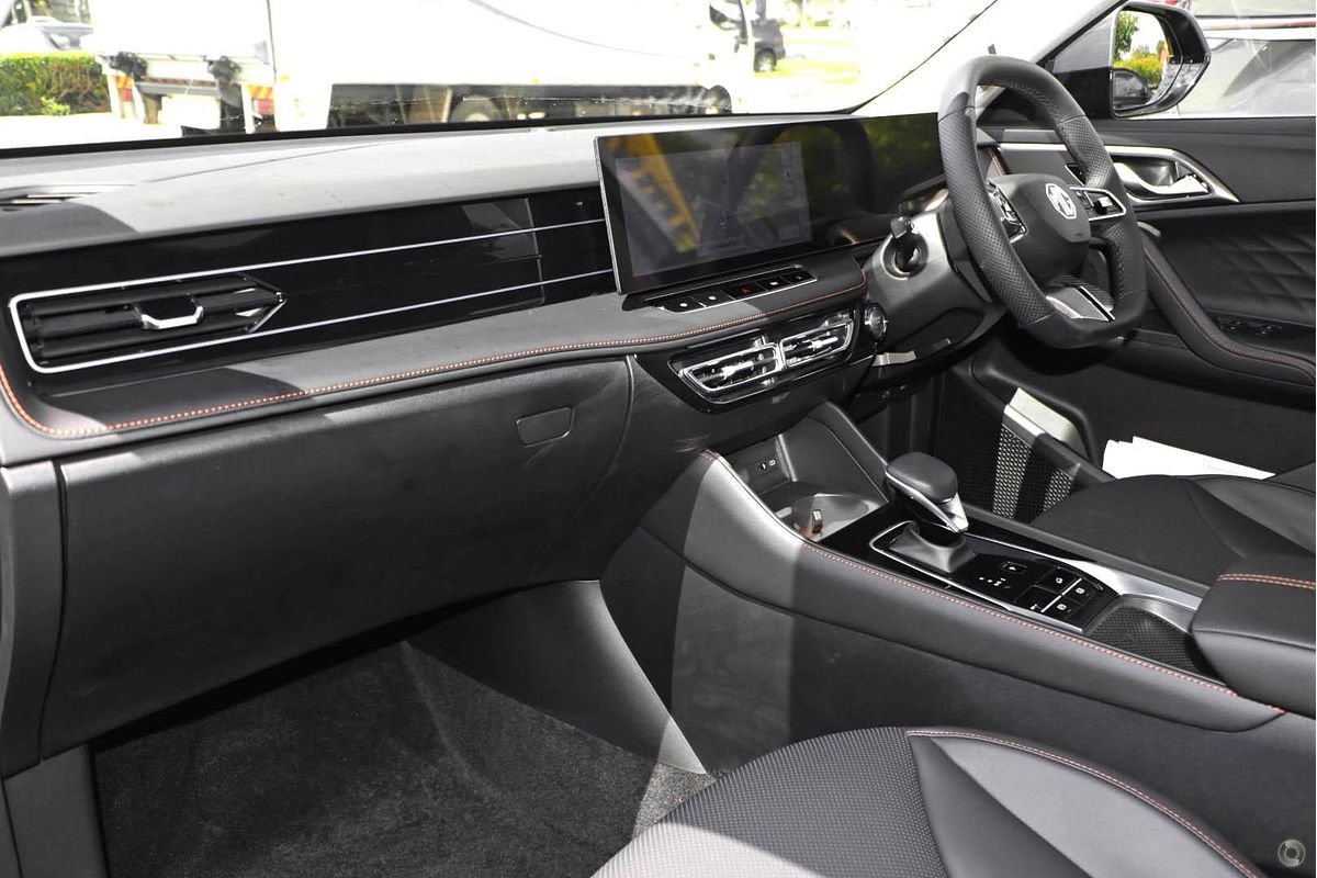 2025 MG HS Essence AS33