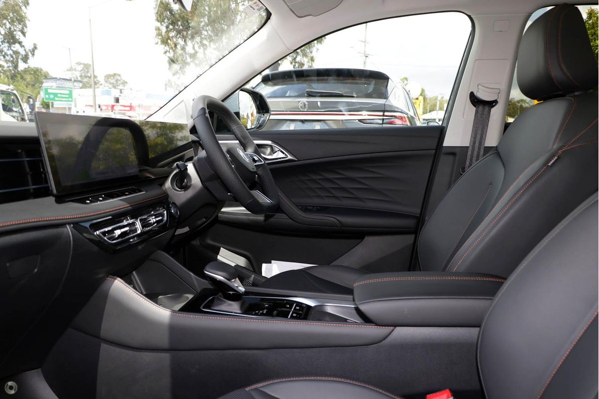 2025 MG HS Essence AS33