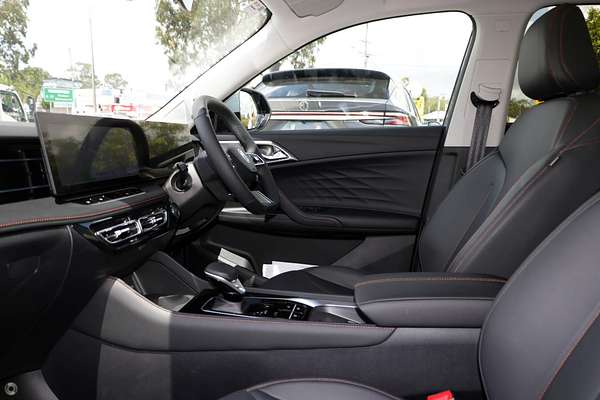 2025 MG HS Essence AS33