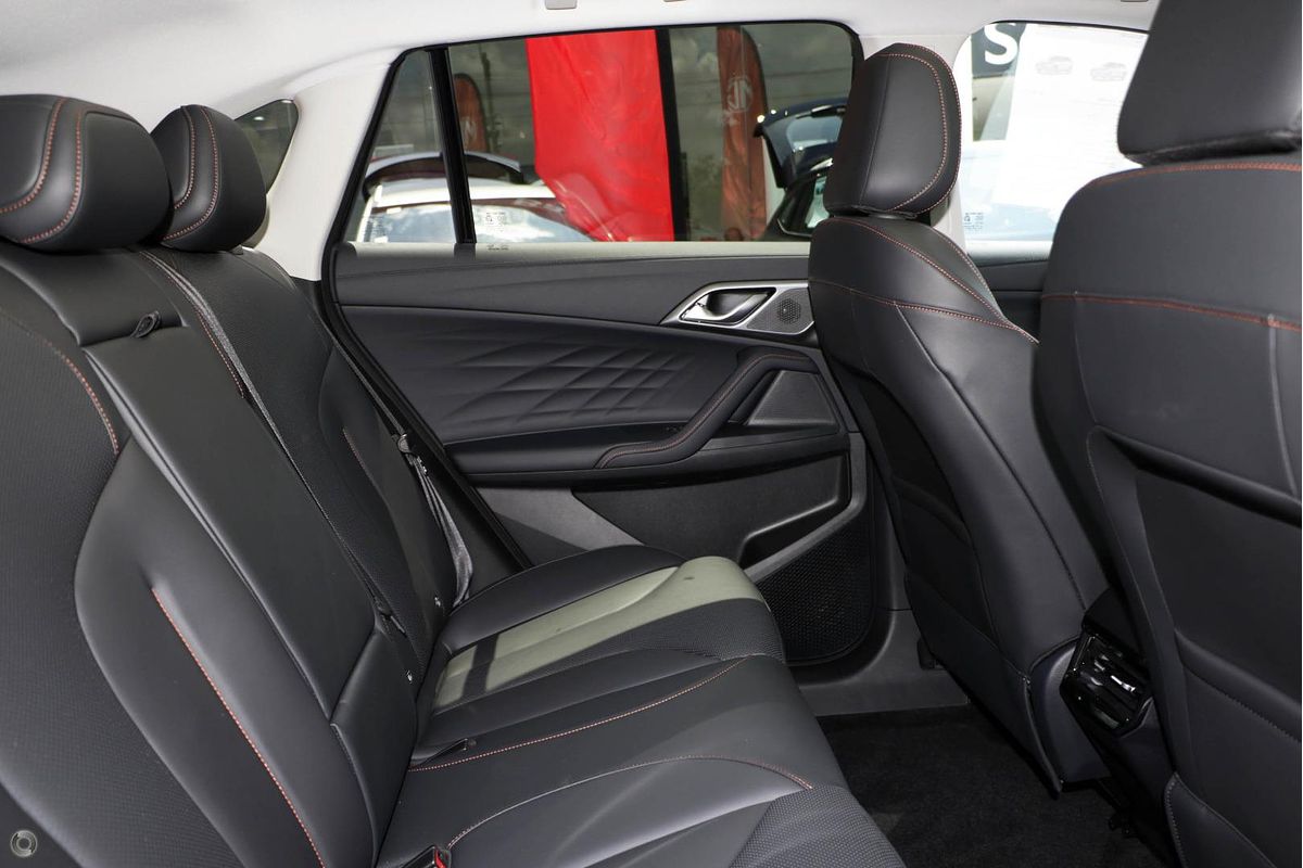 2025 MG HS Essence AS33