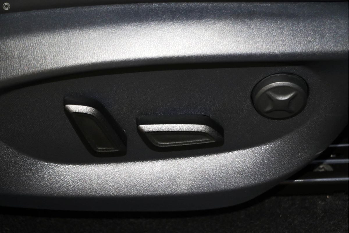 2025 MG HS Essence AS33