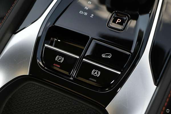 2025 MG HS Essence AS33