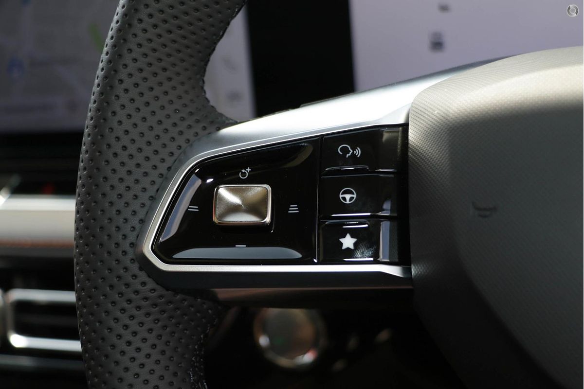 2025 MG HS Essence AS33