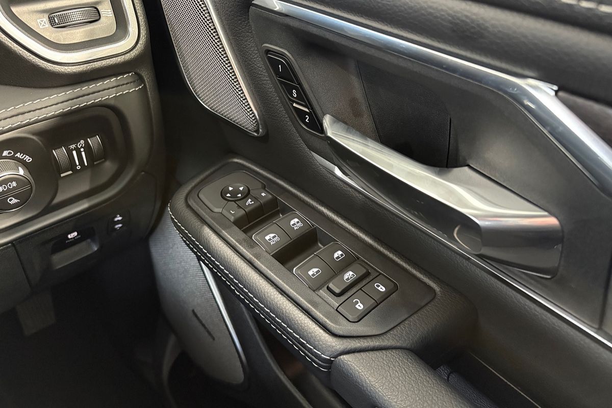 2025 RAM 1500 Laramie Sport Hurricane SO RamBox DT 4X4 SWB