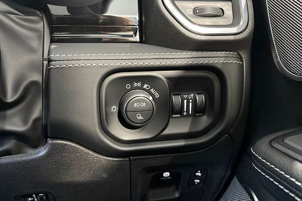 2025 RAM 1500 Laramie Sport Hurricane SO RamBox DT 4X4 SWB