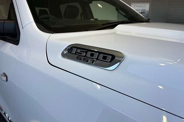2025 RAM 1500 Laramie Sport Hurricane SO RamBox DT 4X4 SWB
