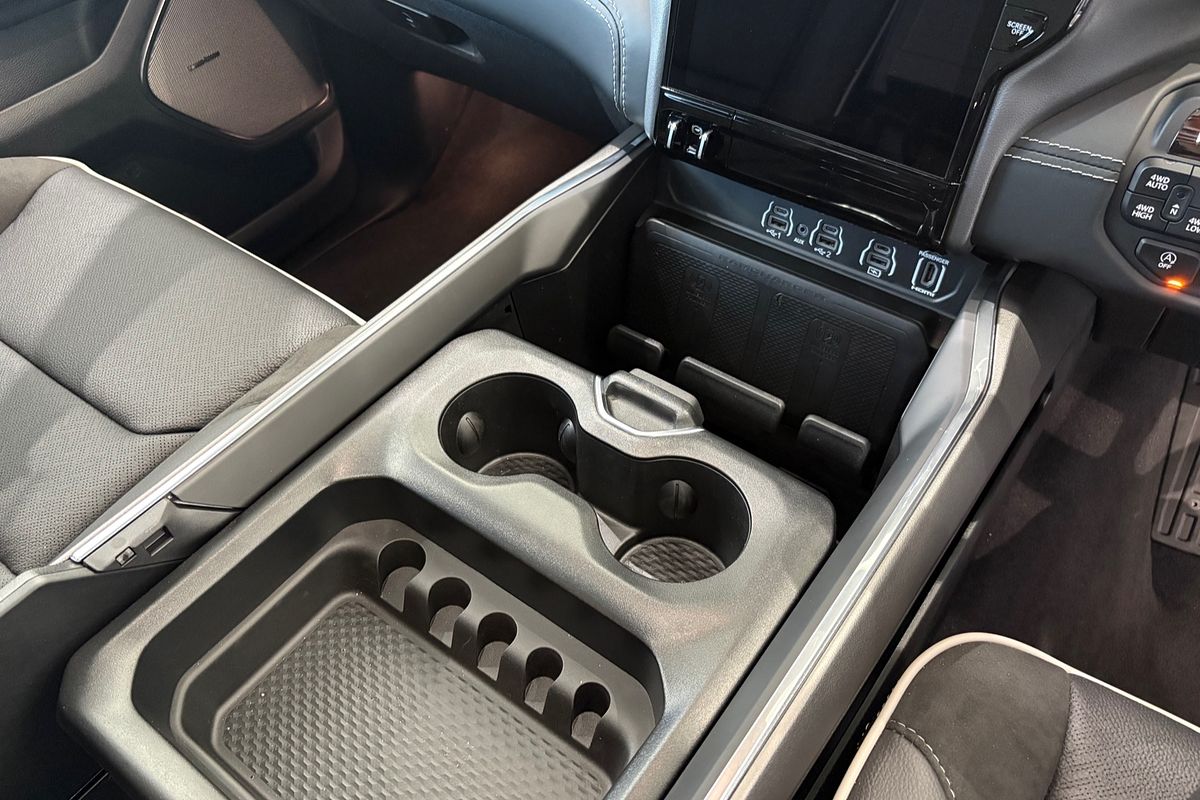 2025 RAM 1500 Laramie Sport Hurricane SO RamBox DT 4X4 SWB