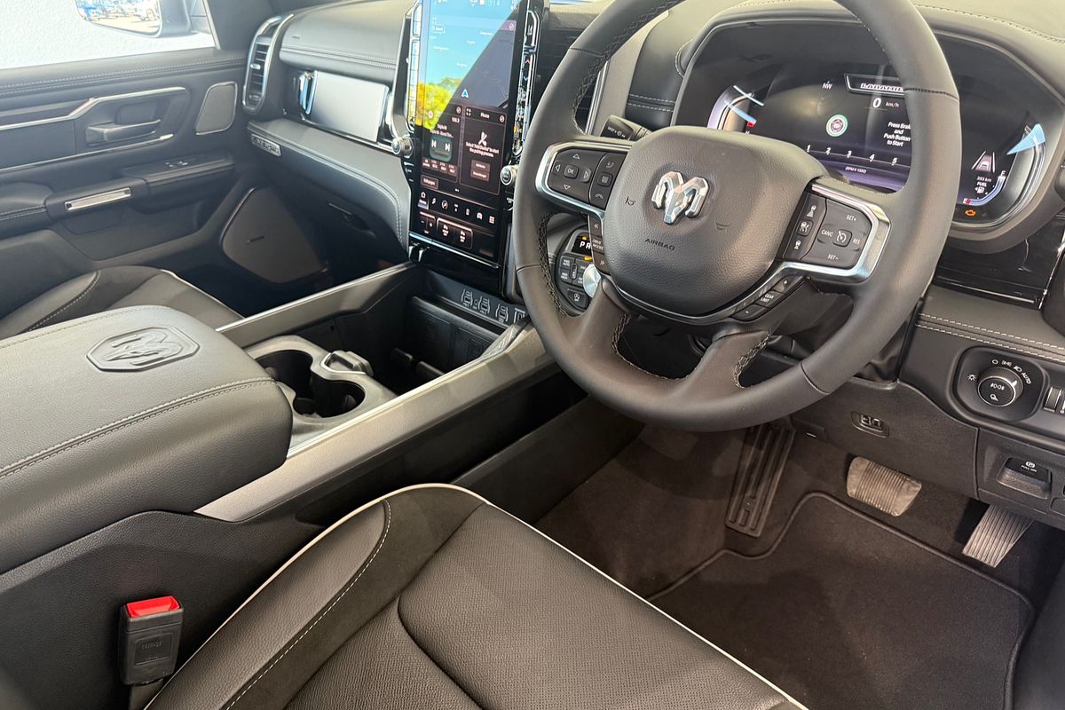 2024 RAM 1500 Laramie Sport Hurricane SO RamBox DT 4X4 SWB