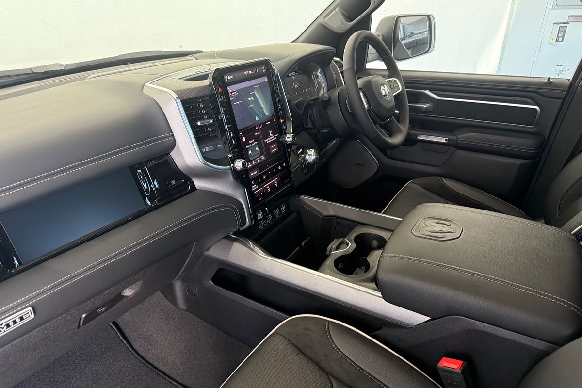 2024 RAM 1500 Laramie Sport Hurricane SO RamBox DT 4X4 SWB