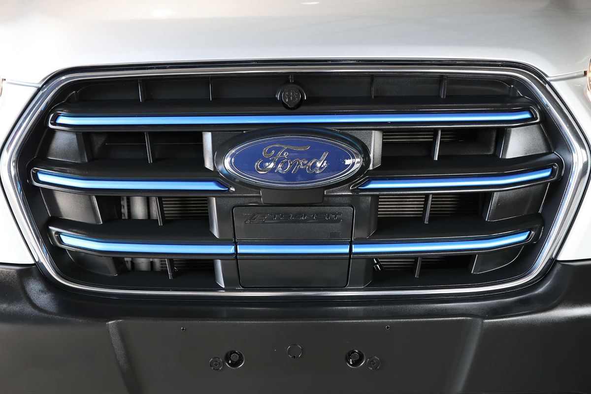 2022 Ford E-Transit 420L VO Mid Roof
