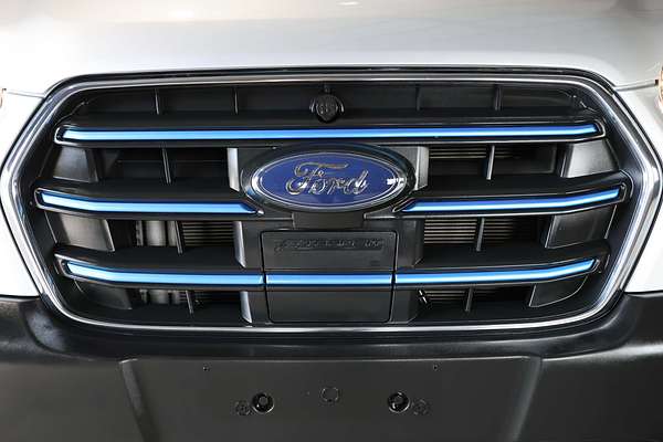 2022 Ford E-Transit 420L VO Mid Roof