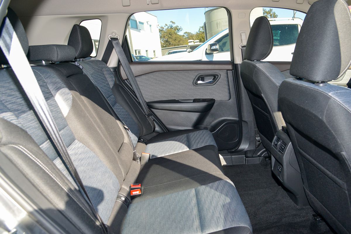 2024 Nissan X-TRAIL ST T33
