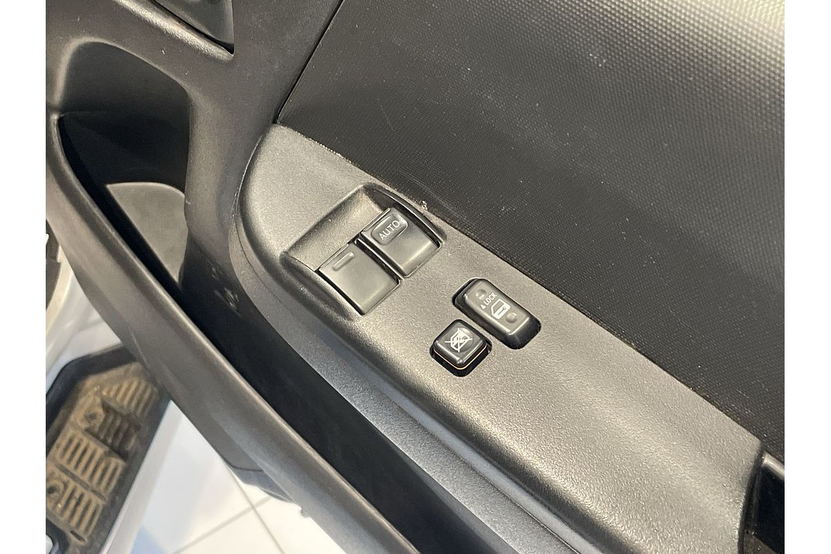 2017 Toyota Hiace TRH201R LWB