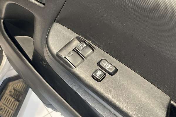 2017 Toyota Hiace TRH201R LWB