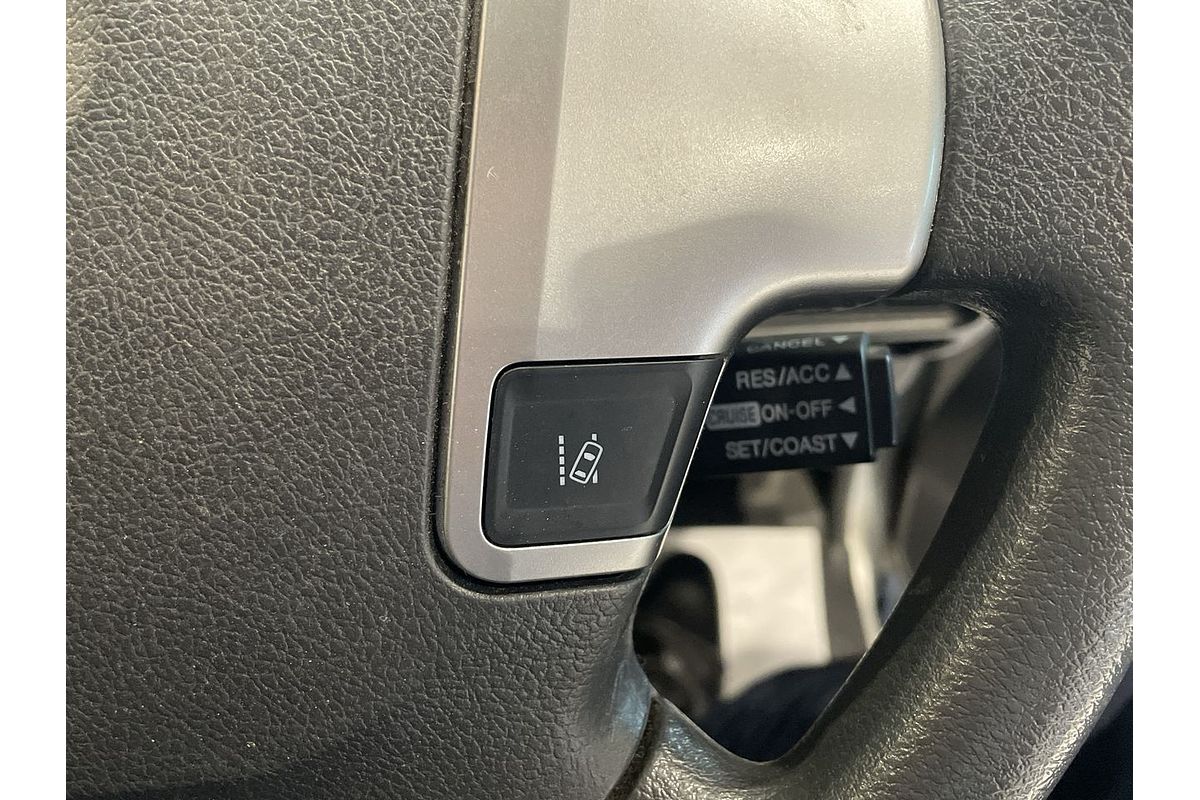 2017 Toyota Hiace TRH201R LWB