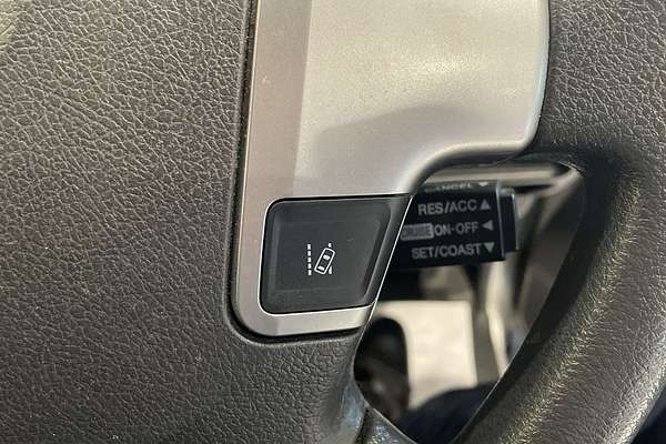 2017 Toyota Hiace TRH201R LWB
