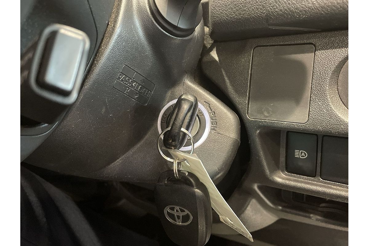 2017 Toyota Hiace TRH201R LWB