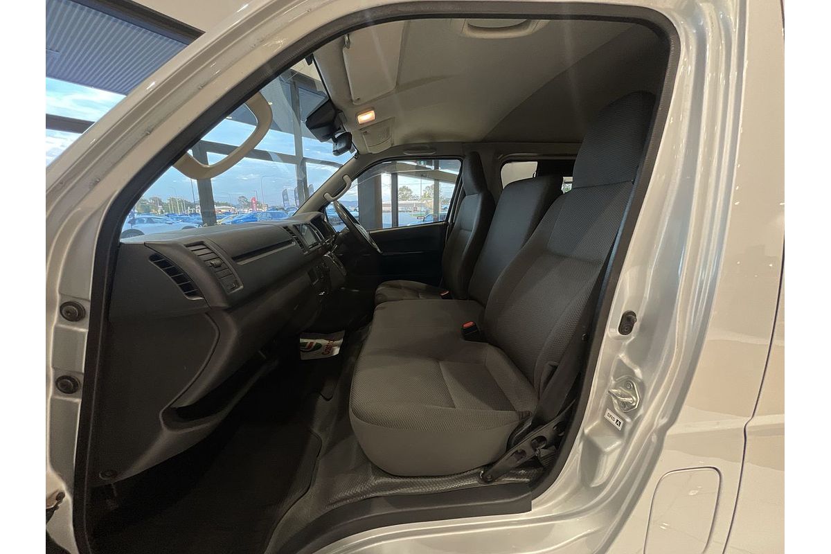 2017 Toyota Hiace TRH201R LWB