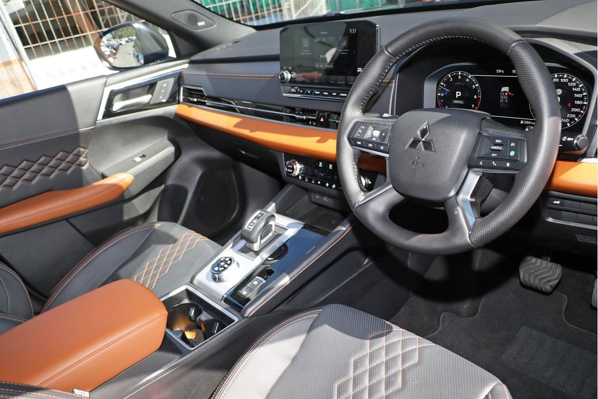 2024 Mitsubishi Outlander Exceed Tourer ZM