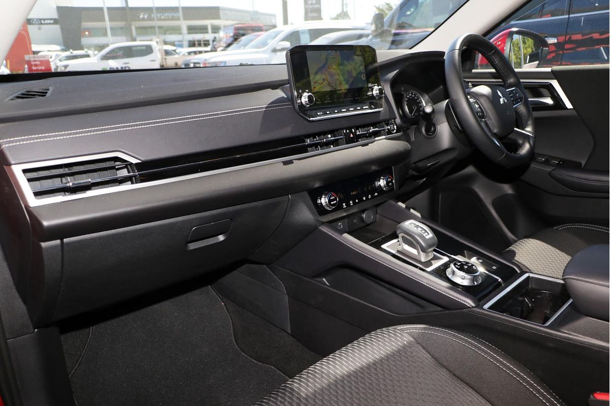 2024 Mitsubishi Outlander LS ZM
